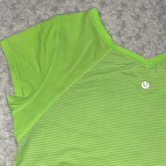 Lululemon Neon Green short sleeve V-Neck Active Shirt IUC. M/L - Picture 6 of 11
